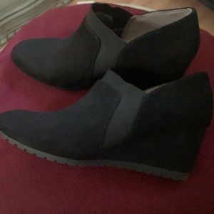 Black slip on wedges 6 1/2